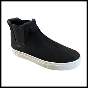 H&M NWOT Chelsea Platform Sneaker